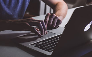 8000万引爆悬念！利物浦疯抢23岁铁卫，溢价3000万值不值？